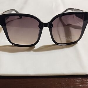 NWT TAHARI SUNGLASSES NEW. NO BOX.